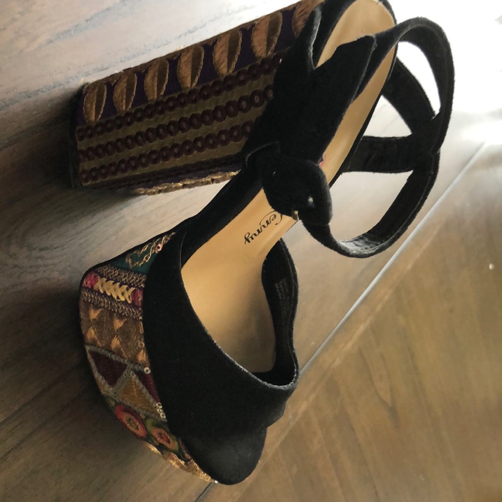 Heels - Picture 5 of 6